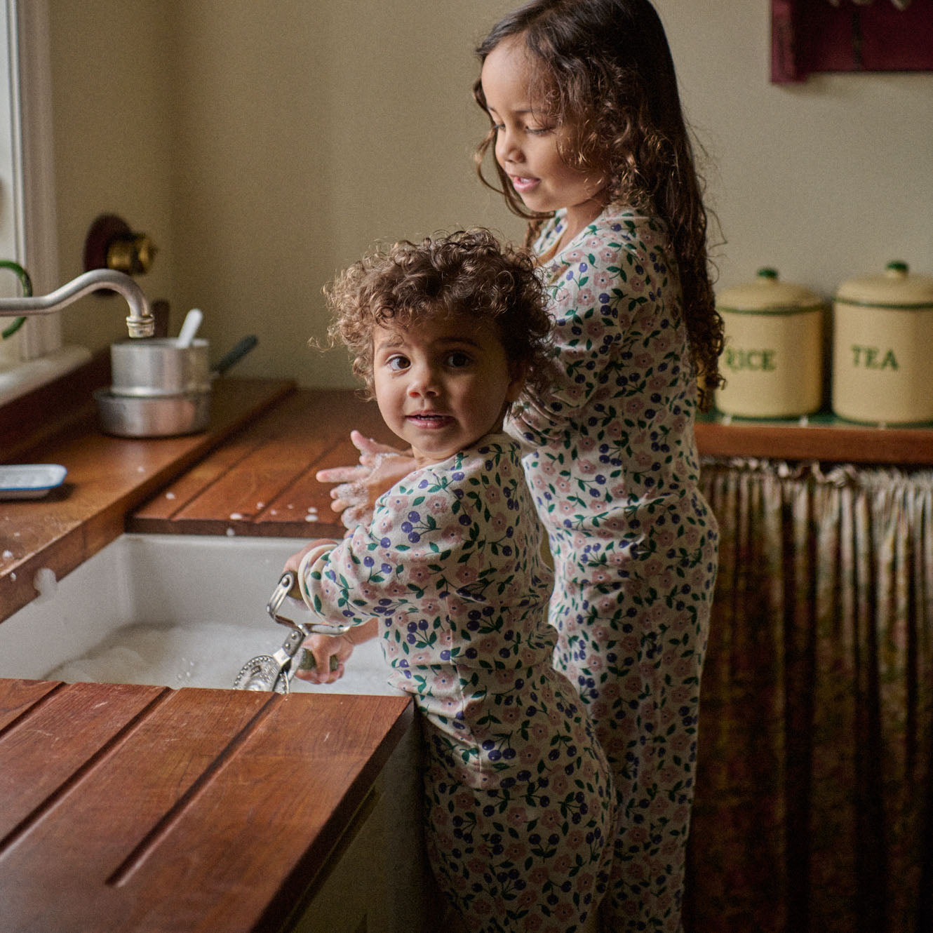 2PC LONG SLEEVE PYJAMAS | Grande Briarwood Print-Extra Img - 1