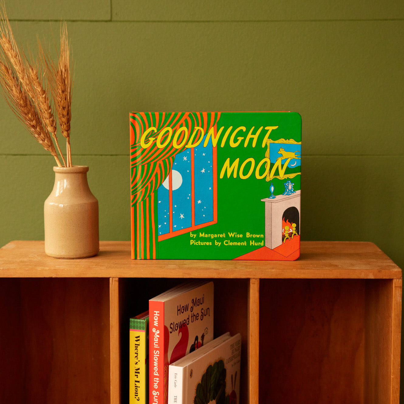 Goodnight Moon Board Book | None-Web-front