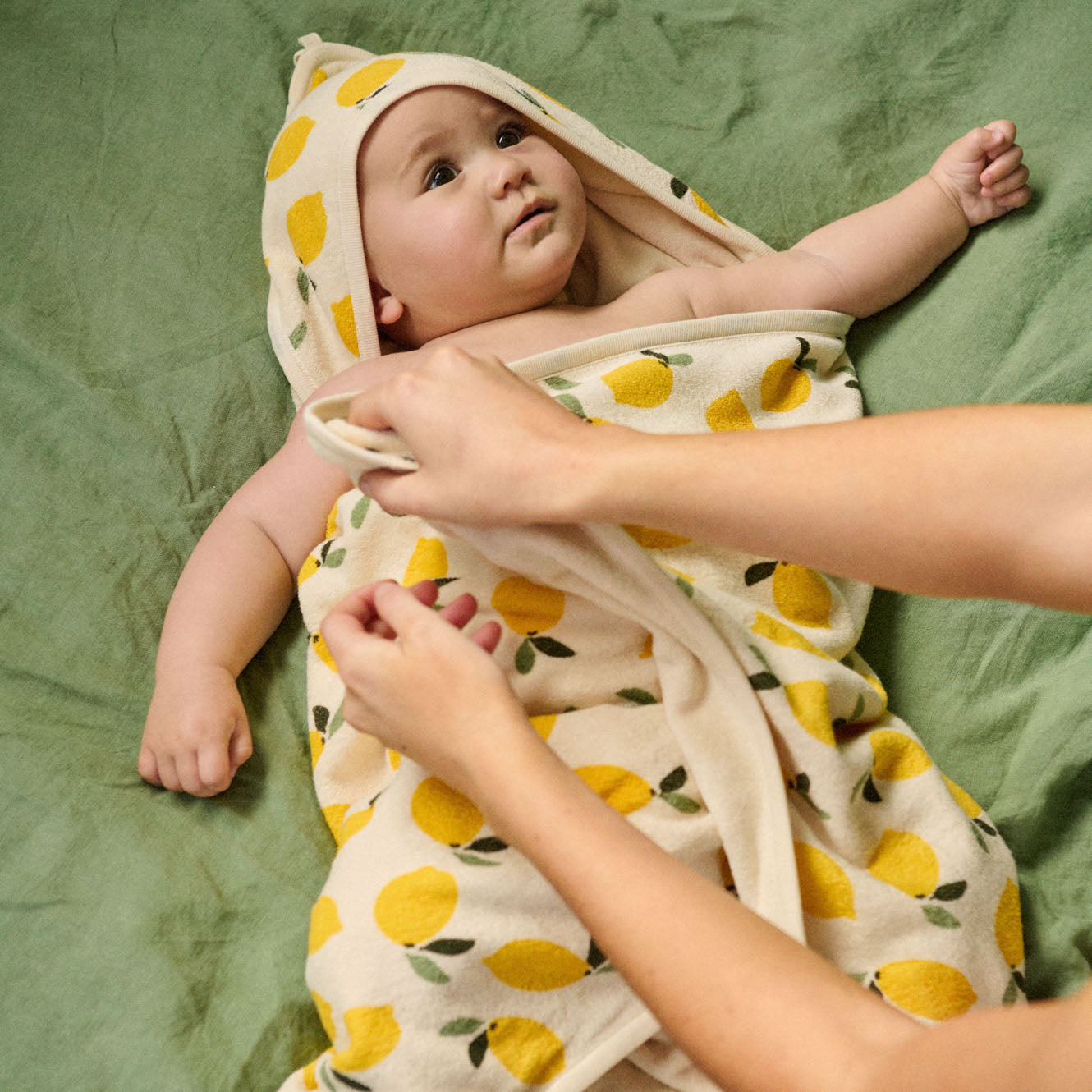 ORG COTTON HOODED TOWEL | Lemon Print Terry-Web-hover